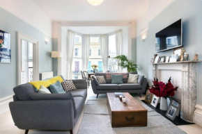 Gorgeous Central Apartment with Sea Views